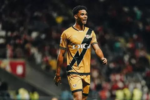 "ابن الأسطورة".. سبورت: نجل إيتو يتواجد في قائمة رايو فاليكانو لمواجهة برشلونة